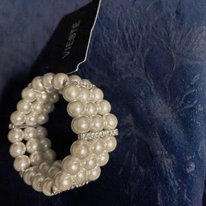 BRAND NEW VIESTE PEARL BRACELET